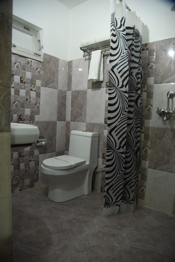 Bathroom 2, RnB Select Vijay Delux, Sultanpur