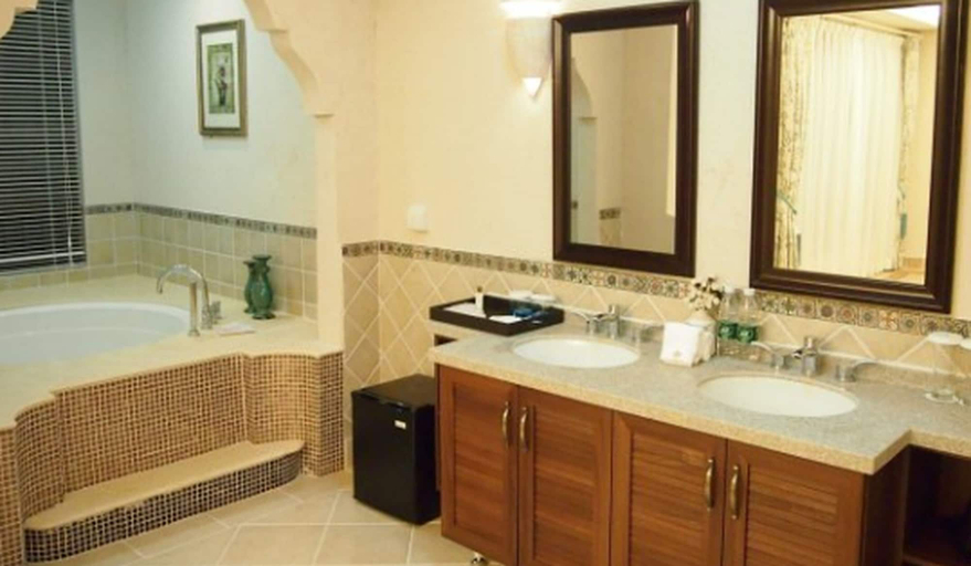 Bathroom 5, Victoria Hotel Huizhou, Huizhou