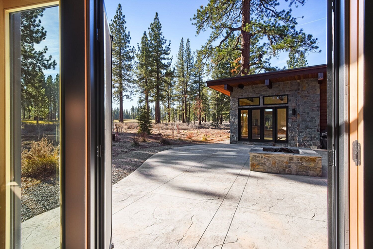 Exterior & Views 2, Henness House, Nevada