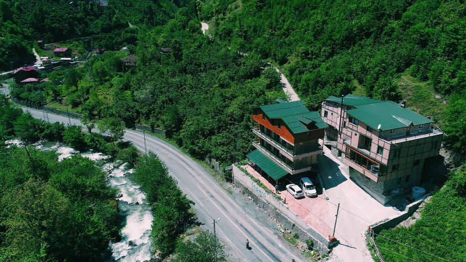 Exterior & Views