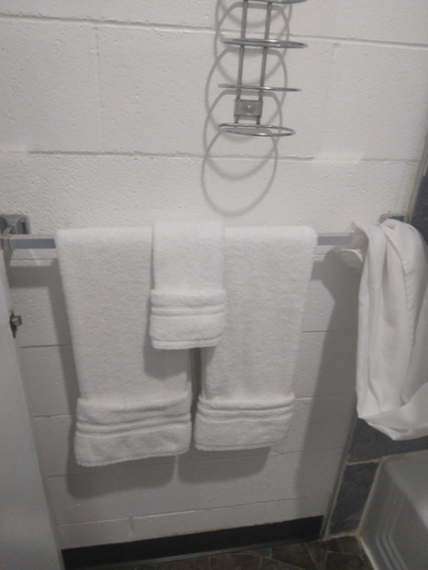 Bathroom 3, Royal Inn, Natrona