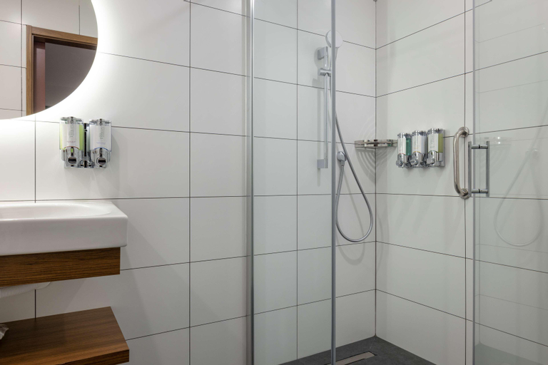 Bathroom 28