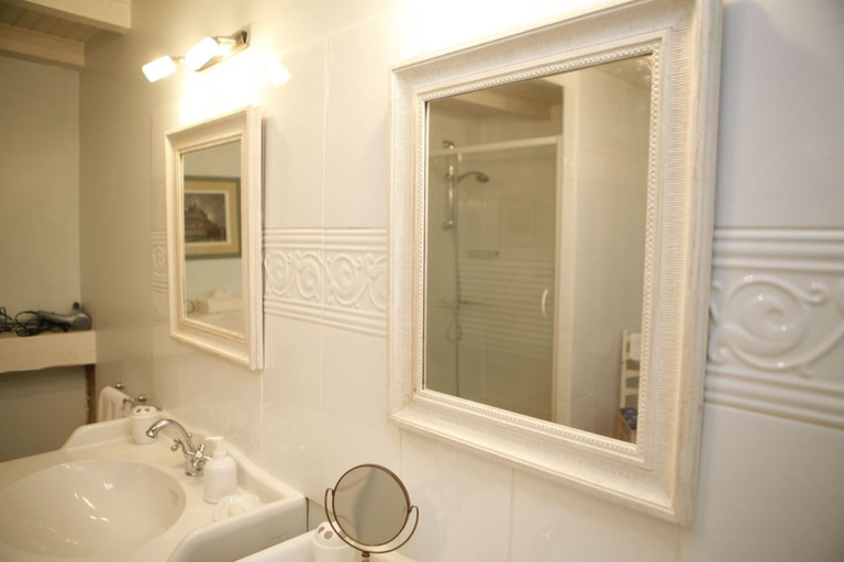 Bathroom 5, Le Manoir Du Poul Coeur de Bretagne B&B, Côtes-d'Armor