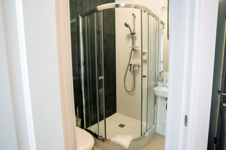 Bathroom 3, The Aristocrat Boutique Hotel, Irkutskiy rayon