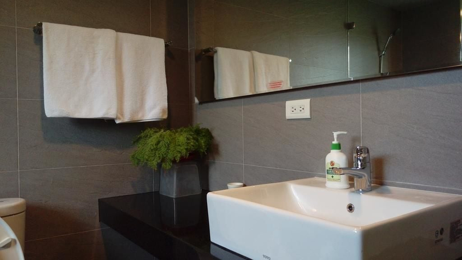 Bathroom 3, After the Court Chiaohsi, Yilan