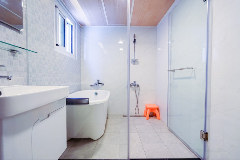 Bathroom 4, Jiutiandou Parent-Child House, Tainan