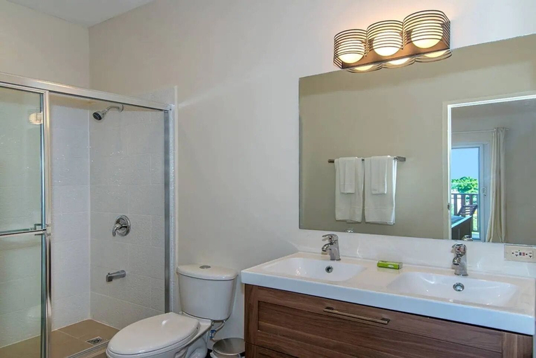 Bathroom 3, Hospitality Expert CB1