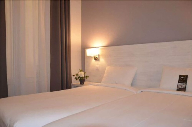 Bedroom 3, Hotel Cannes Croisette, Alpes-Maritimes
