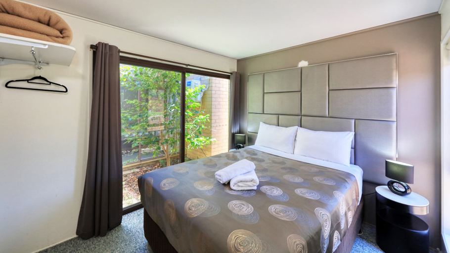 Bedroom 2, Executive Hideaway Motel, Benalla - Benalla