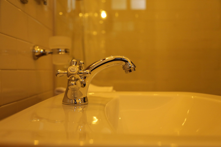 Bathroom 5, Castle Hill Bungalow by Seven Angels, K.F.G. & G. Korale