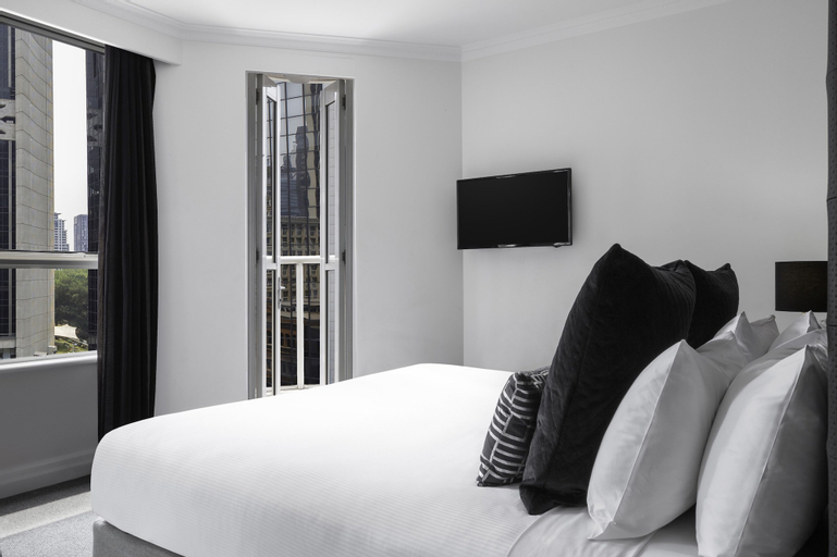 Bedroom 3, Mantra 2 Bond Street, Sydney