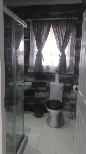 Bathroom 3, Little Sister's Self Catering, Nelson Mandela Bay