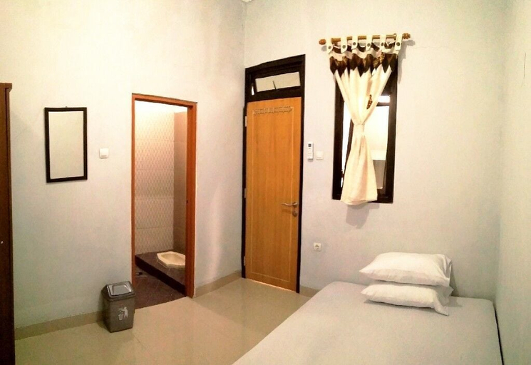 Bedroom 2, Adikarta Guesthouse Janti, Bantul