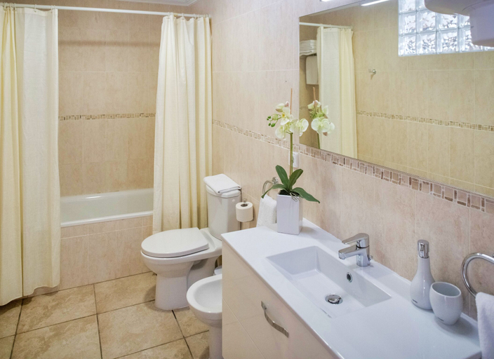 Bathroom 4, El Lago Dorado, Baleares
