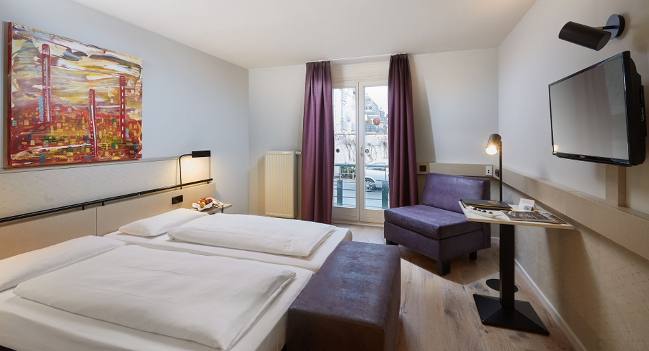 Bedroom 3, Hotel Schloss Reinach, Freiburg im Breisgau