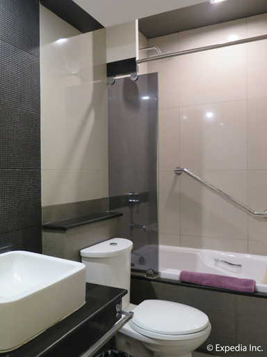 Bathroom 5, The Metropolis Suites Davao, Davao City