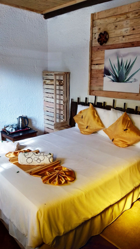Bedroom 3, Elephant Trail Guesthouse and Backpackers, Chobe