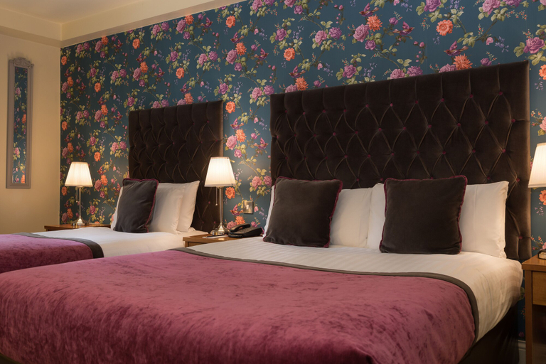 Bedroom 3, Raheen Woods Hotel