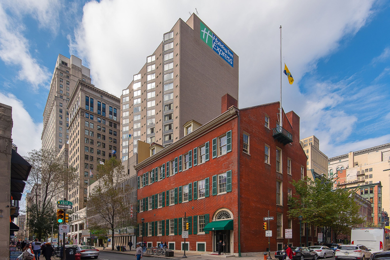 Exterior & Views