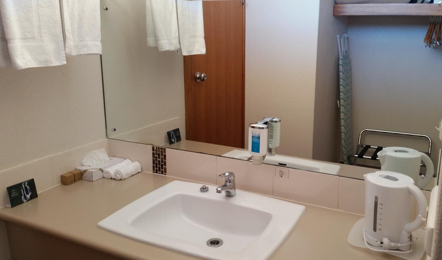 Bathroom 3, Coonawarra Motor Lodge, Wattle Range - East