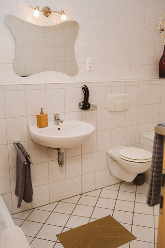 Bathroom 3, Glück Auf Appartements See Straße, Essen