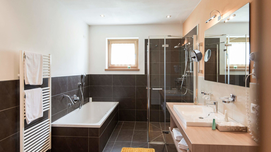Bathroom 5, Alpine Hotel Ciasa Lara, Bolzano