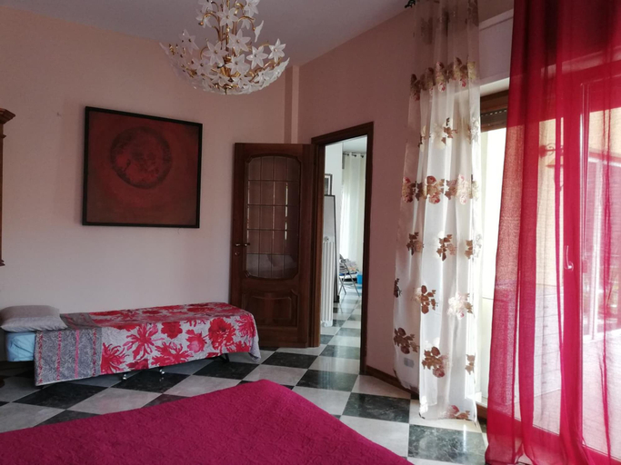 Bedroom 5, Casa con giardino, Torino