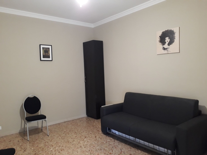 Others 4, 48 airport budget rooms, Pisa