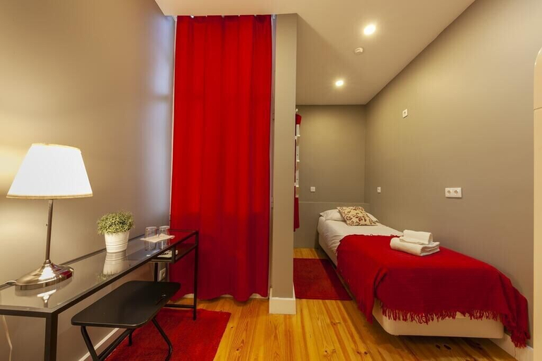Bedroom 4, The Bridge, Lisbon