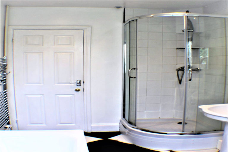 Bathroom 3, Moleside Cottage, Kent