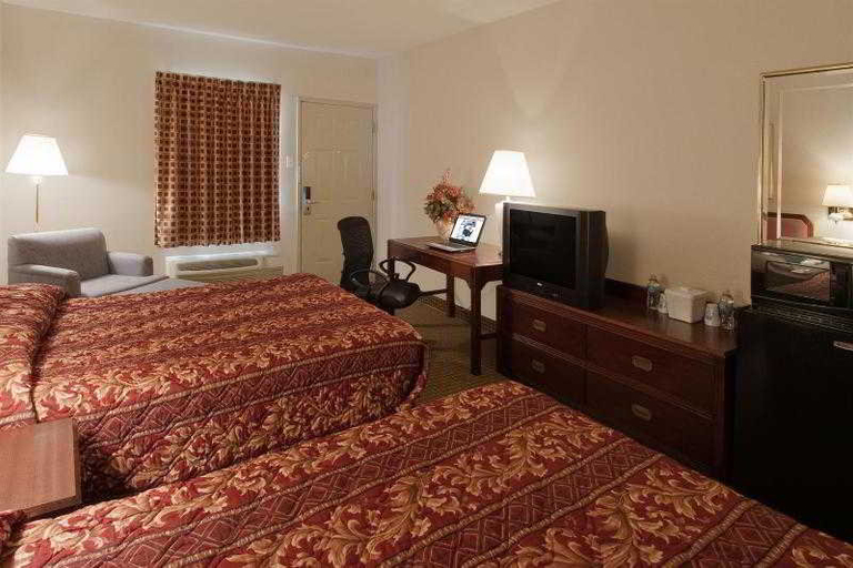 Bedroom 2, Americas Best Value Inn, Comal