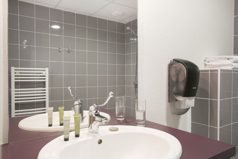 Bathroom 5, Zenao Appart'hôtels Troyes, Aube