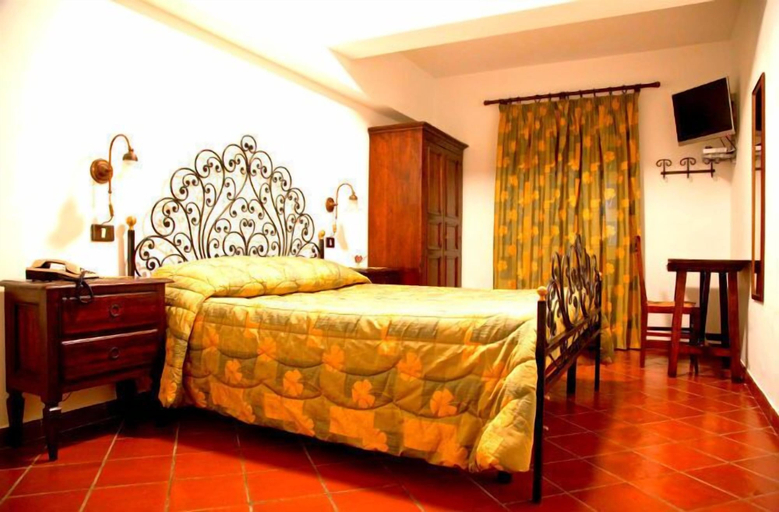 Bedroom 3, Hotel Bucaneve, L'Aquila