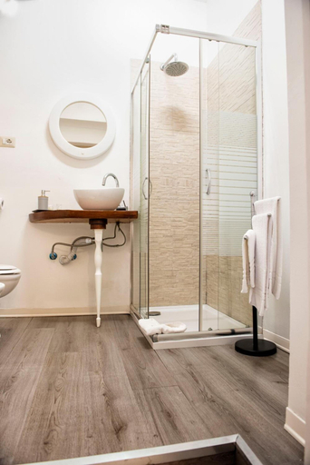 Bathroom 4, Corso 151, Olbia-Tempio