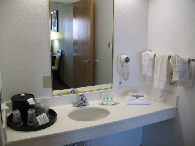 Bathroom 5, Quality Inn & Suites Gallup I-40 Exit 20, McKinley