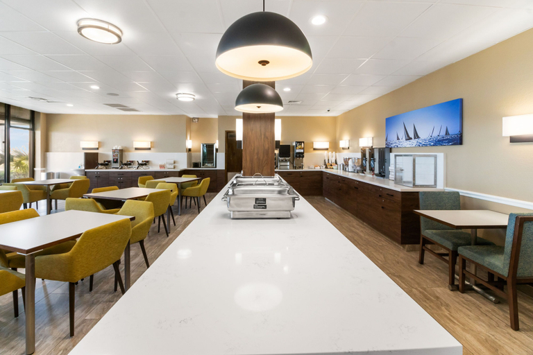 Food & Drinks 5, Clarion Pointe Galveston Beachfront, Galveston