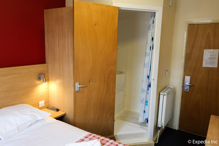 Bedroom 4, Colliers Hotel, London