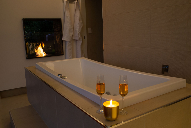 Bathroom 4, Glass On Glasshouse, Caloundra - Hinterland