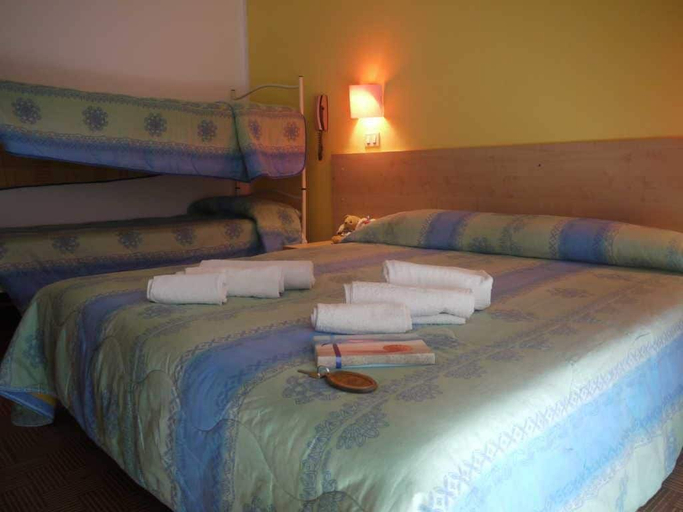 Bedroom 3, Hotel Frida, Rimini