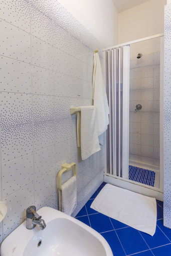 Bathroom 4, Residence I PIANETI, Trapani