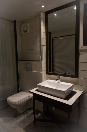 Bathroom 3, Shalai - The Cliff Resort, North Goa