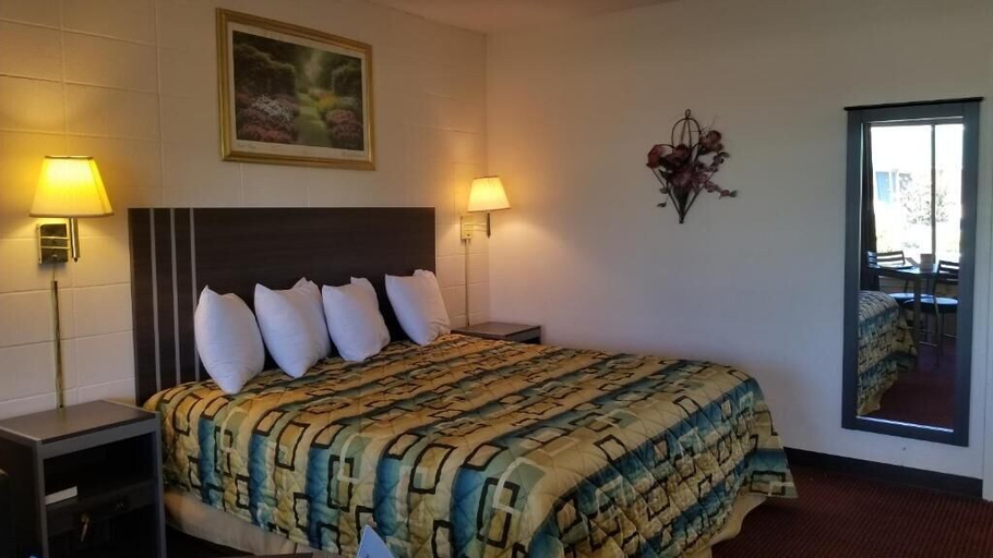 Bedroom 4, Scottish Inn McMinnville, Warren