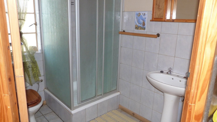 Bathroom, Ladybrand Guest House, Thabo Mofutsanyane