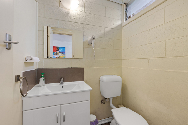 Bathroom 4, Gazebo Motor Inn, Moira - West