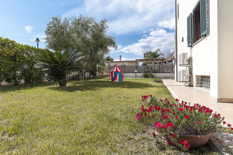 Exterior & Views 2, Casa Vacanza Minerva, Latina