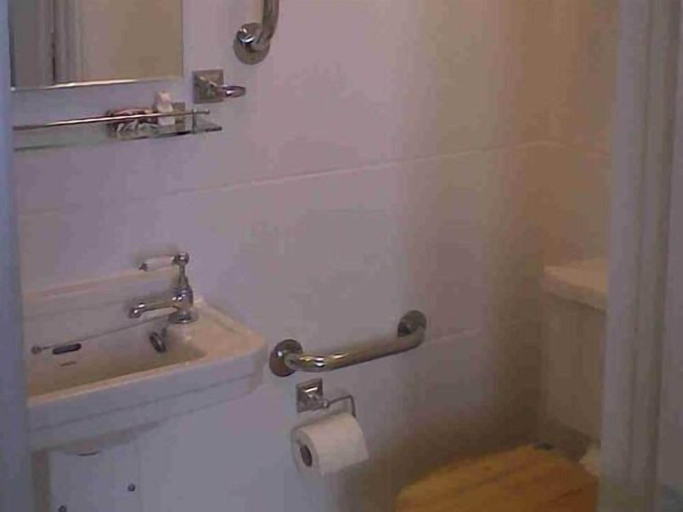 Bathroom 4, Grove Guest House, London