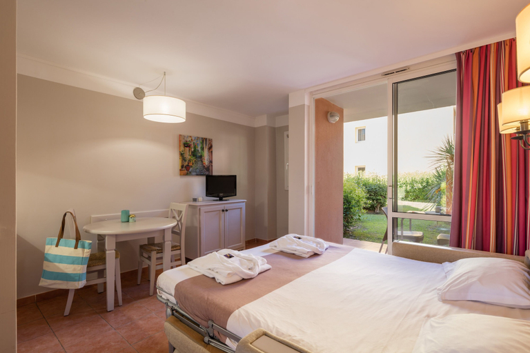 Bedroom 3, Pierre & Vacances Residence Cannes Mandelieu, Alpes-Maritimes