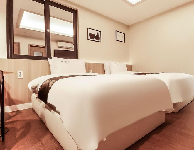 Bedroom 3, Two Heart Hotel, Buk