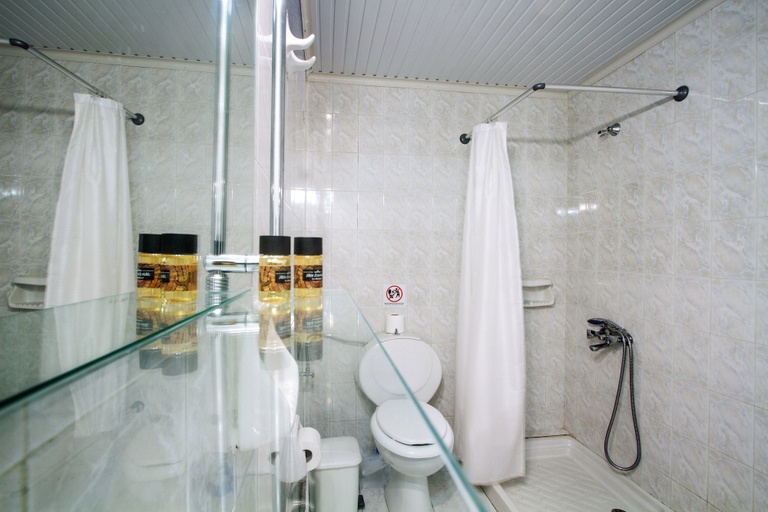 Bathroom 4, Balito apartments, Crete