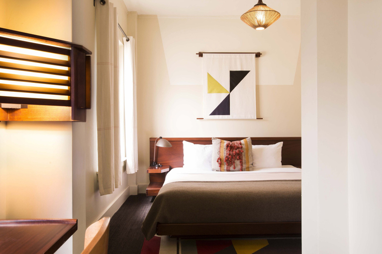 Bedroom 3, Freehand Chicago, Cook